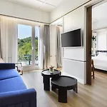Ξενοδοχείο Tres Reyes 4*